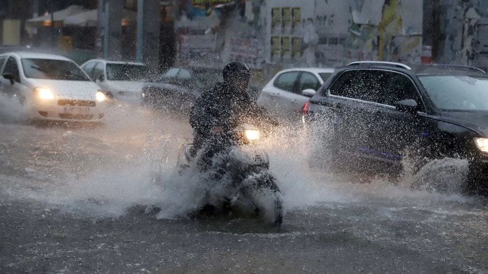 H Χιόνη κάνει επίθεση: Ακραία καιρικά φαινόμενα πλήττουν την χώρα – Οδηγίες από την Πολιτική Προστασία